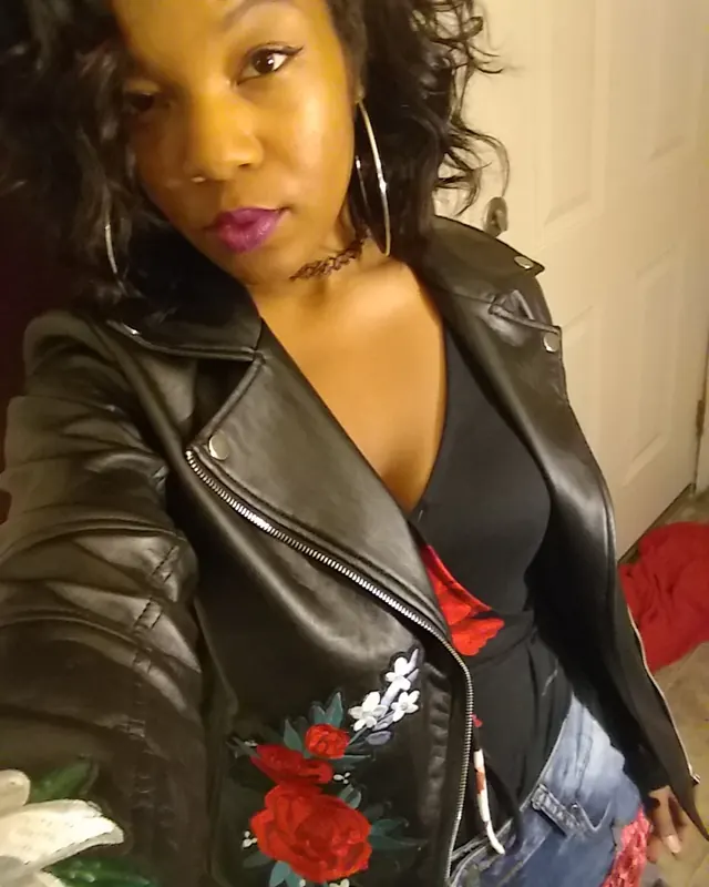 Marie-Laure, 33 ans, plan cul black à La Ménitré